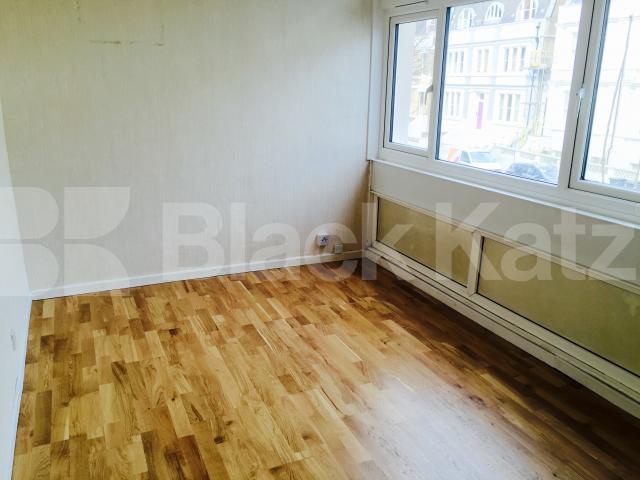 			UNDER OFFER, 3 Bedroom, 1 bath, 1 reception Flat			 Victoria Rise, Clapham Common